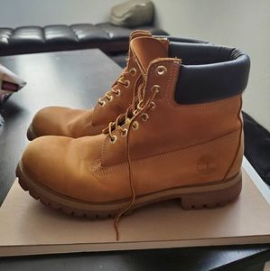 Authentic old school Timberlands 9.5M
